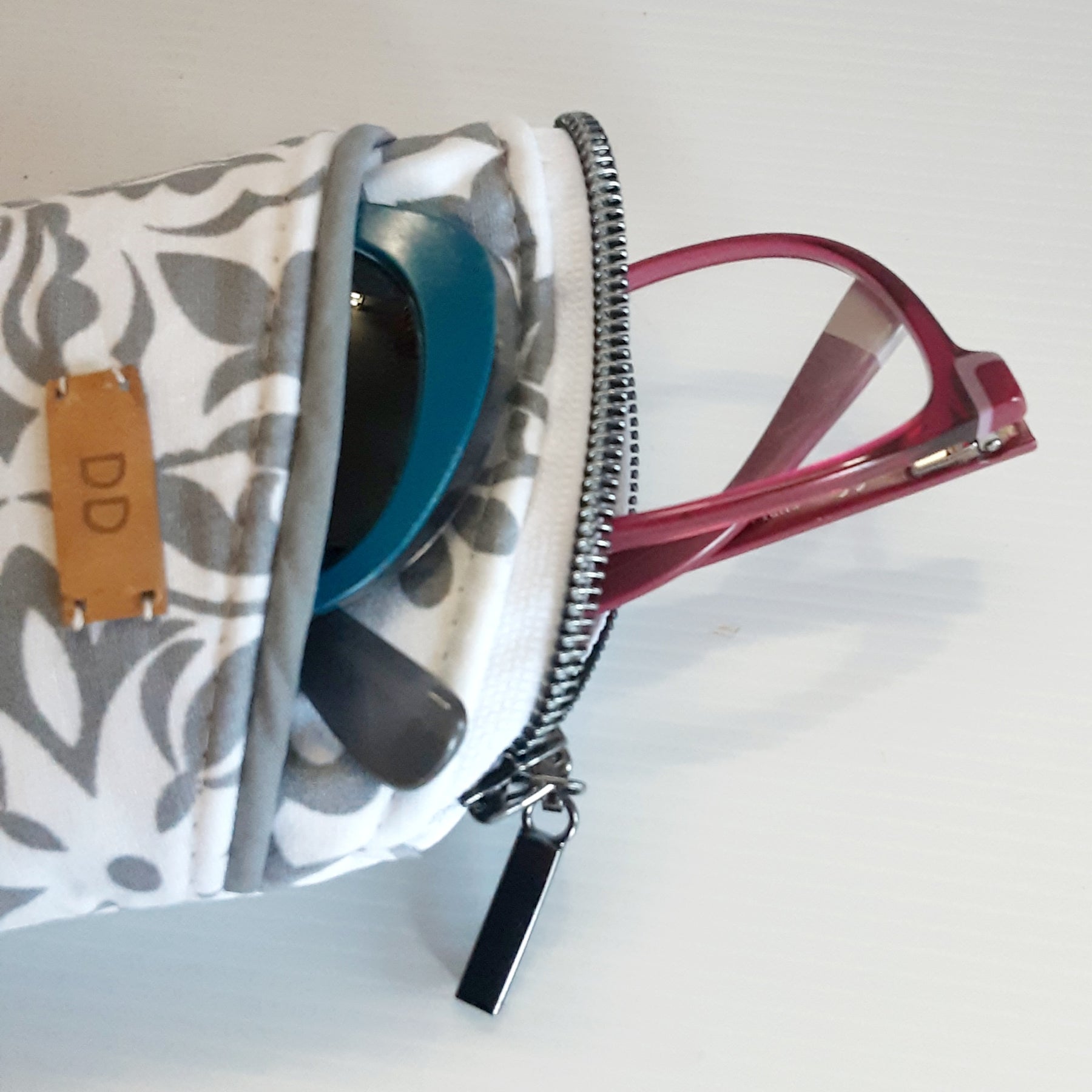 Double pocket eyeglass/sunglass case.