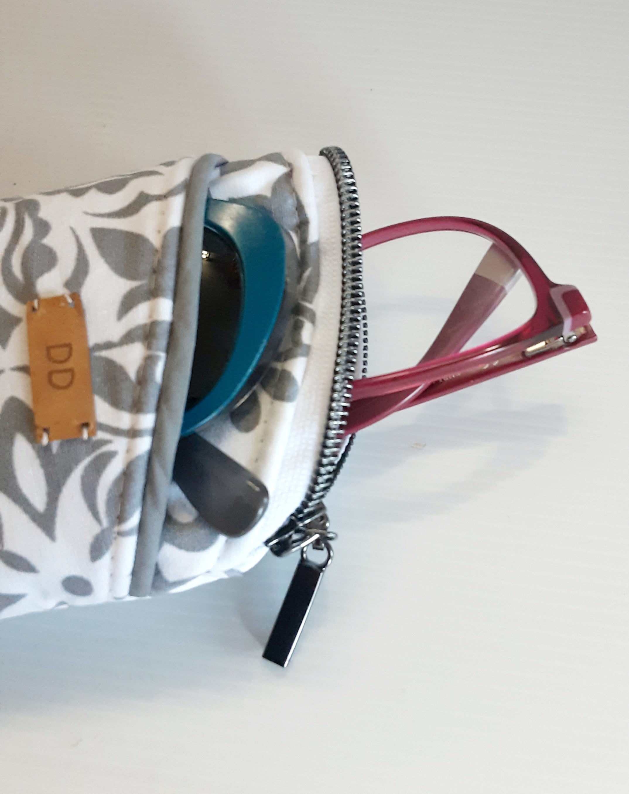Double pocket eyeglass/sunglass case.