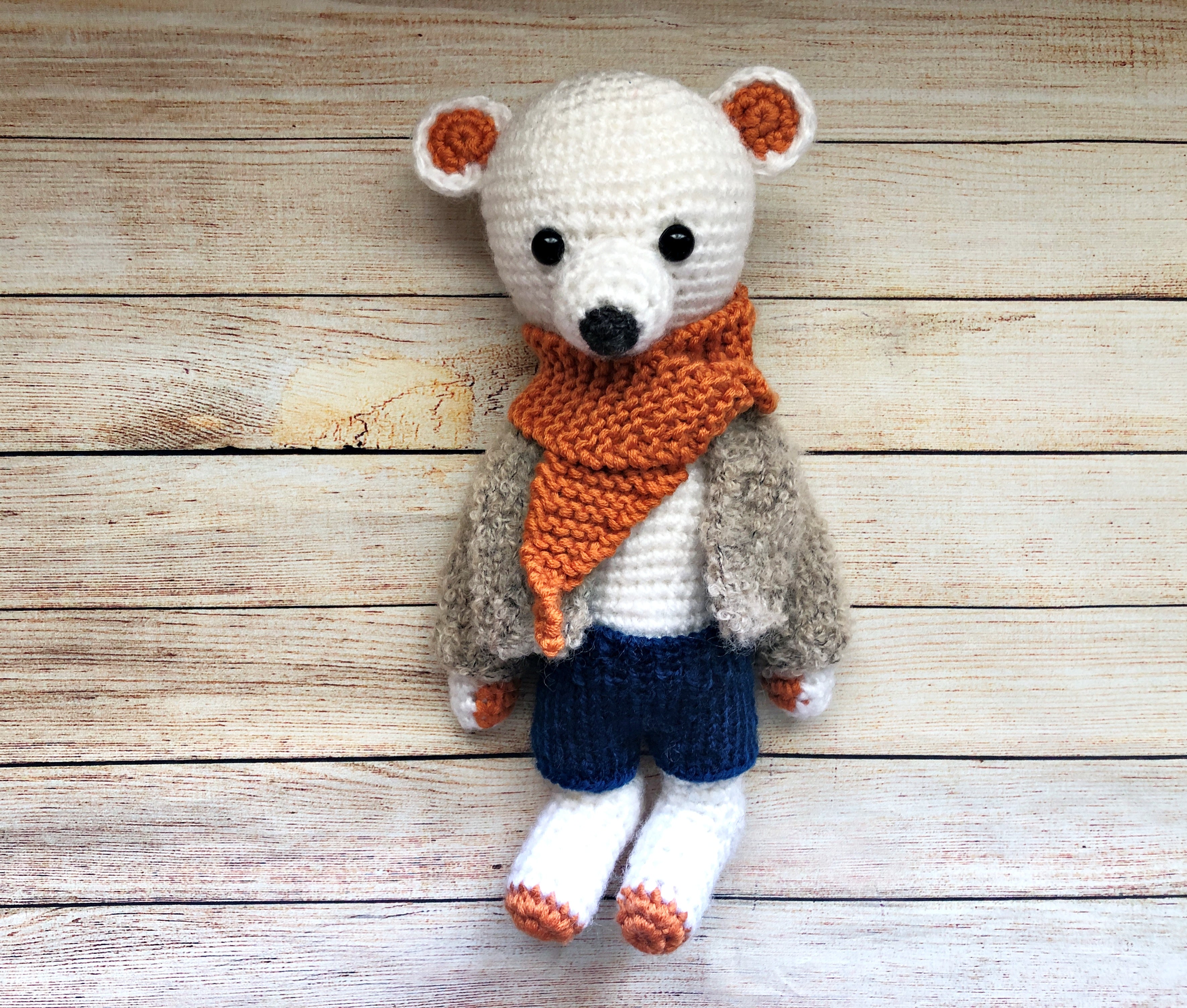 Handmade Polar Bear Amigurumi – Dressed Teddy Doll with Removable Clothes – 22 cm