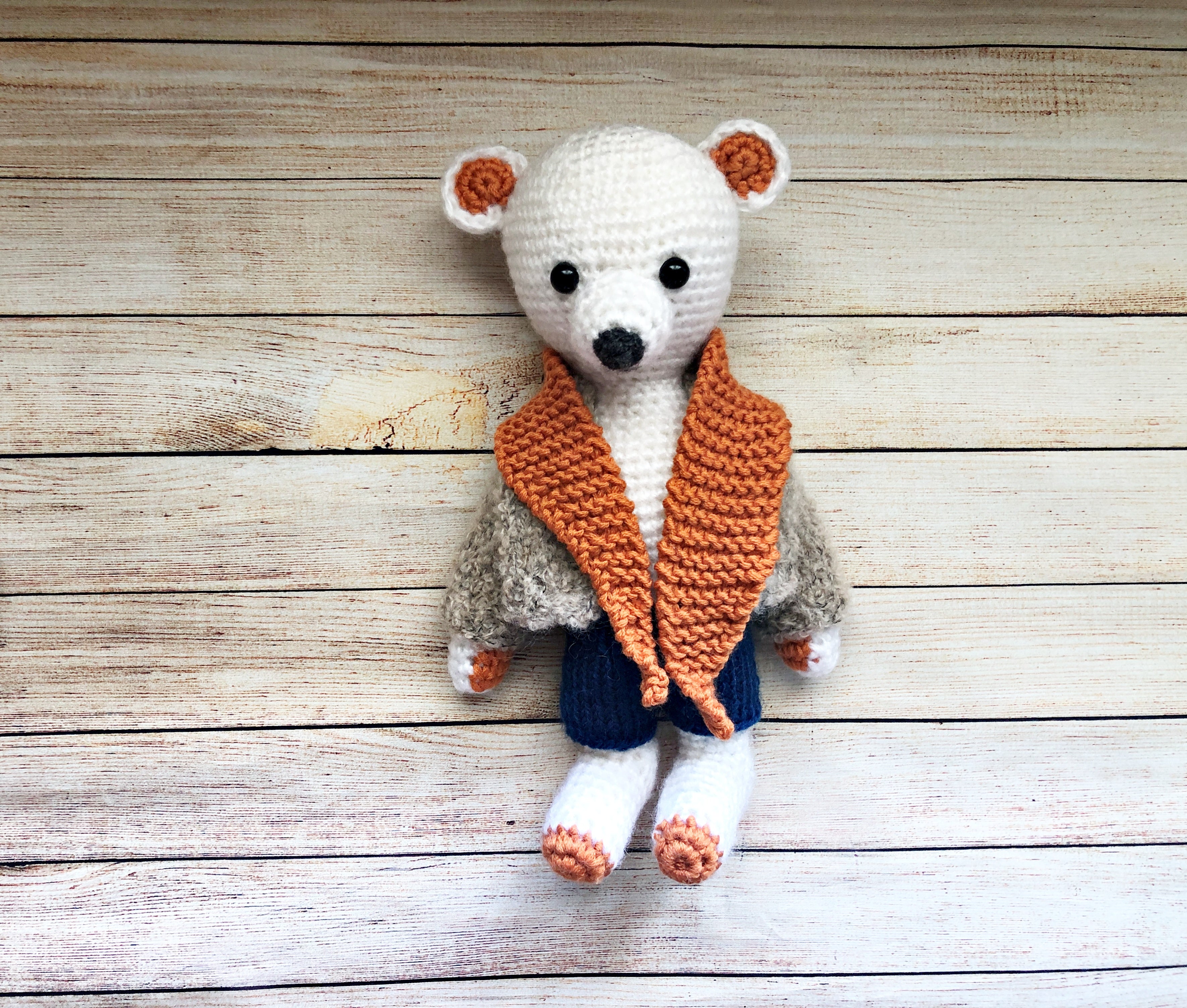 Handmade Polar Bear Amigurumi – Dressed Teddy Doll with Removable Clothes – 22 cm