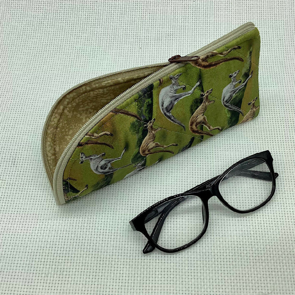 Kangaroos, Emus curved top zip pouch for glasses, phones, handbag organiser, etc.