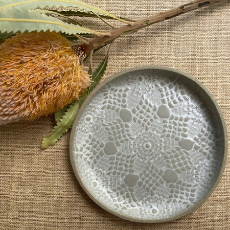 Stoneware serving plate|Trinket plate|Round form - Small|Vintage doily imprint|Dainty flowers