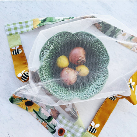 Bees and sunflowers weighted mesh food cover.