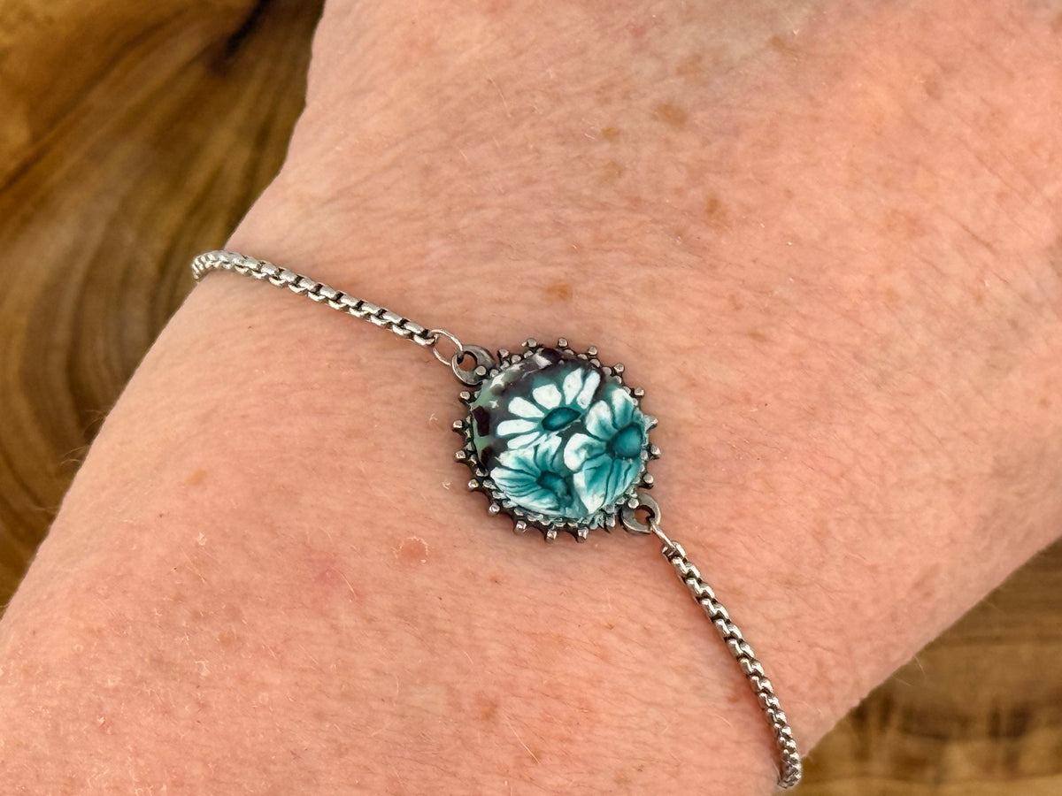 Green Daisies Stainless Steel Adjustable Slider Bracelet
