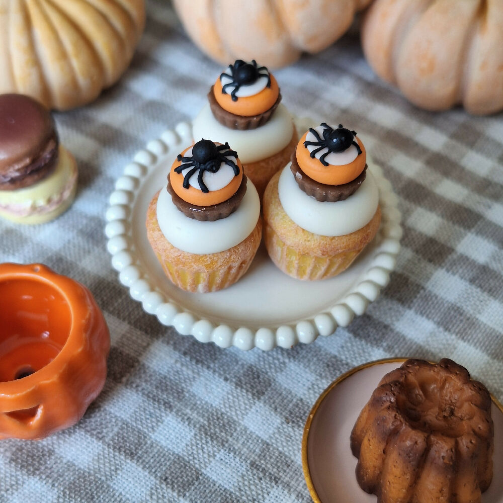HALLOWEEN CUPCAKES - set of 4
