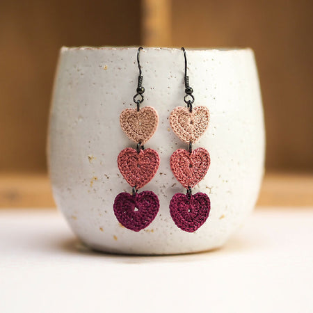 Chain of hearts micro-crochet earrings - pinks