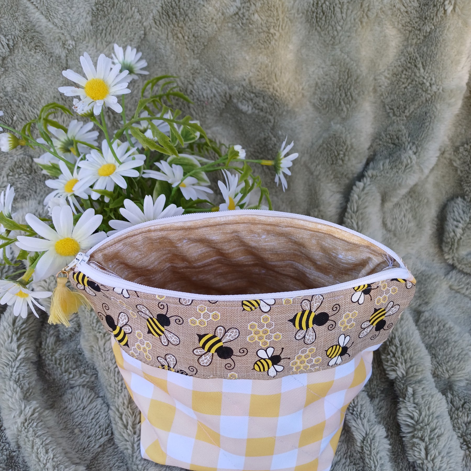 Bee Design Zipper Pouch