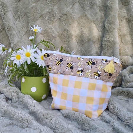 Bee Design Zipper Pouch