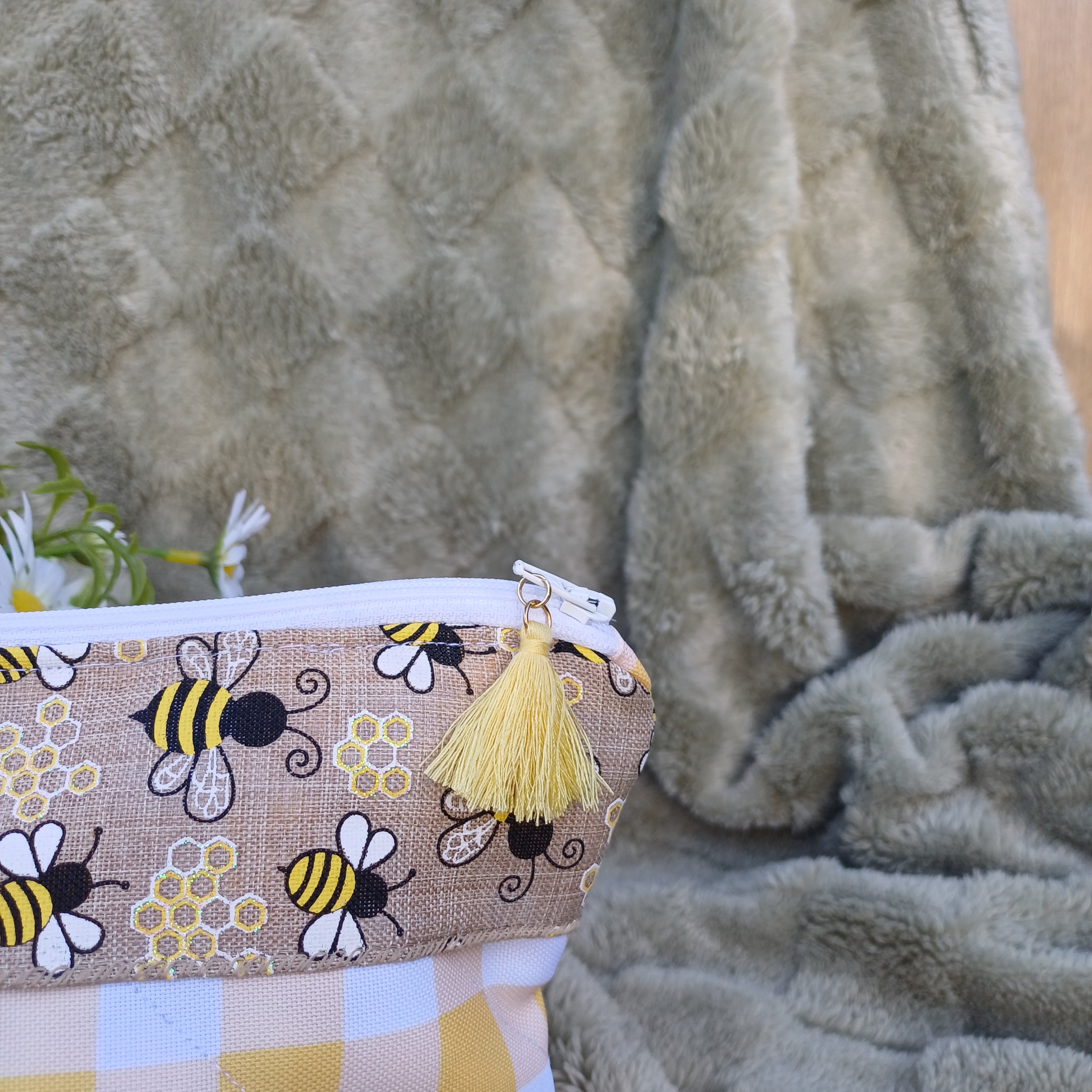 Bee Design Zipper Pouch