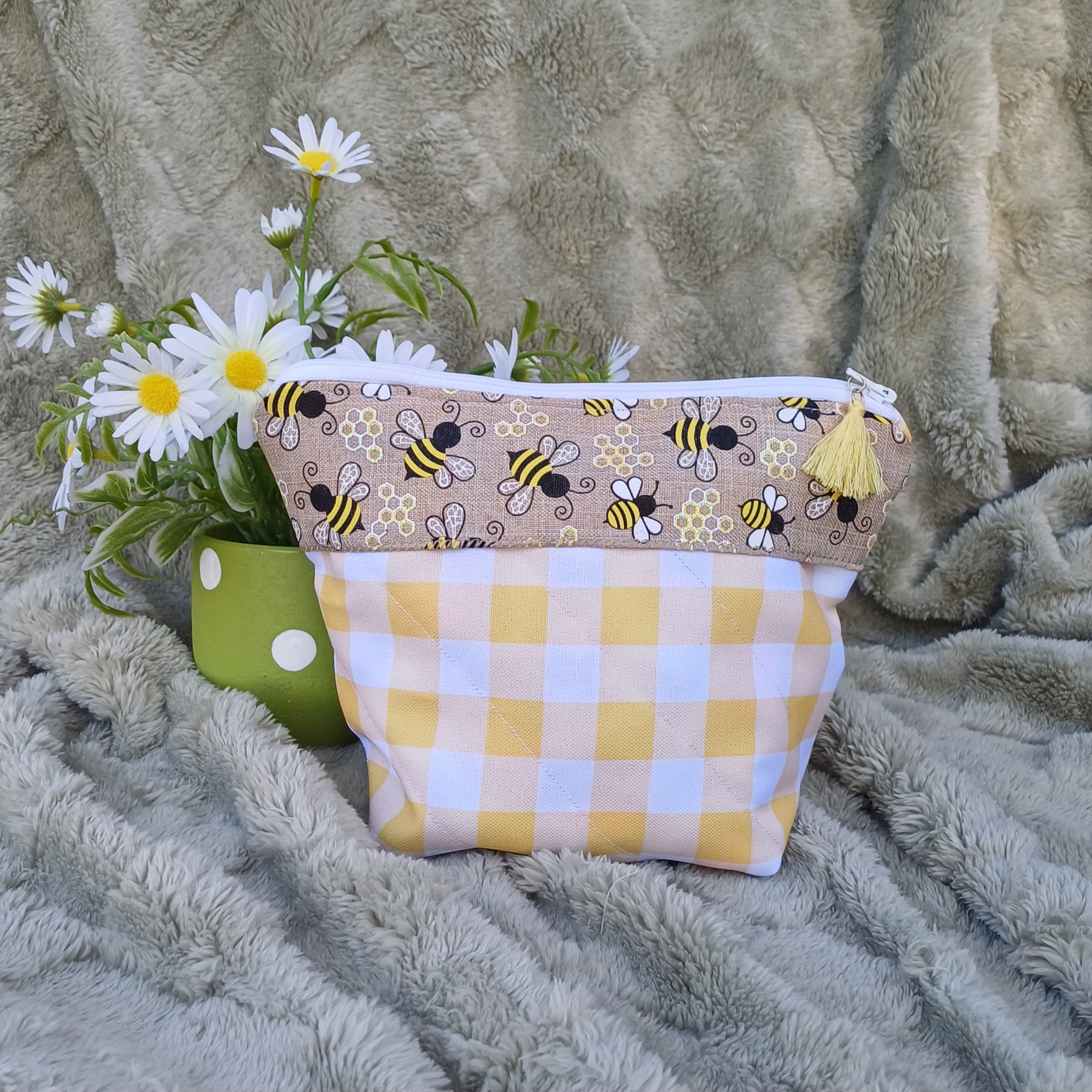 Bee Design Zipper Pouch