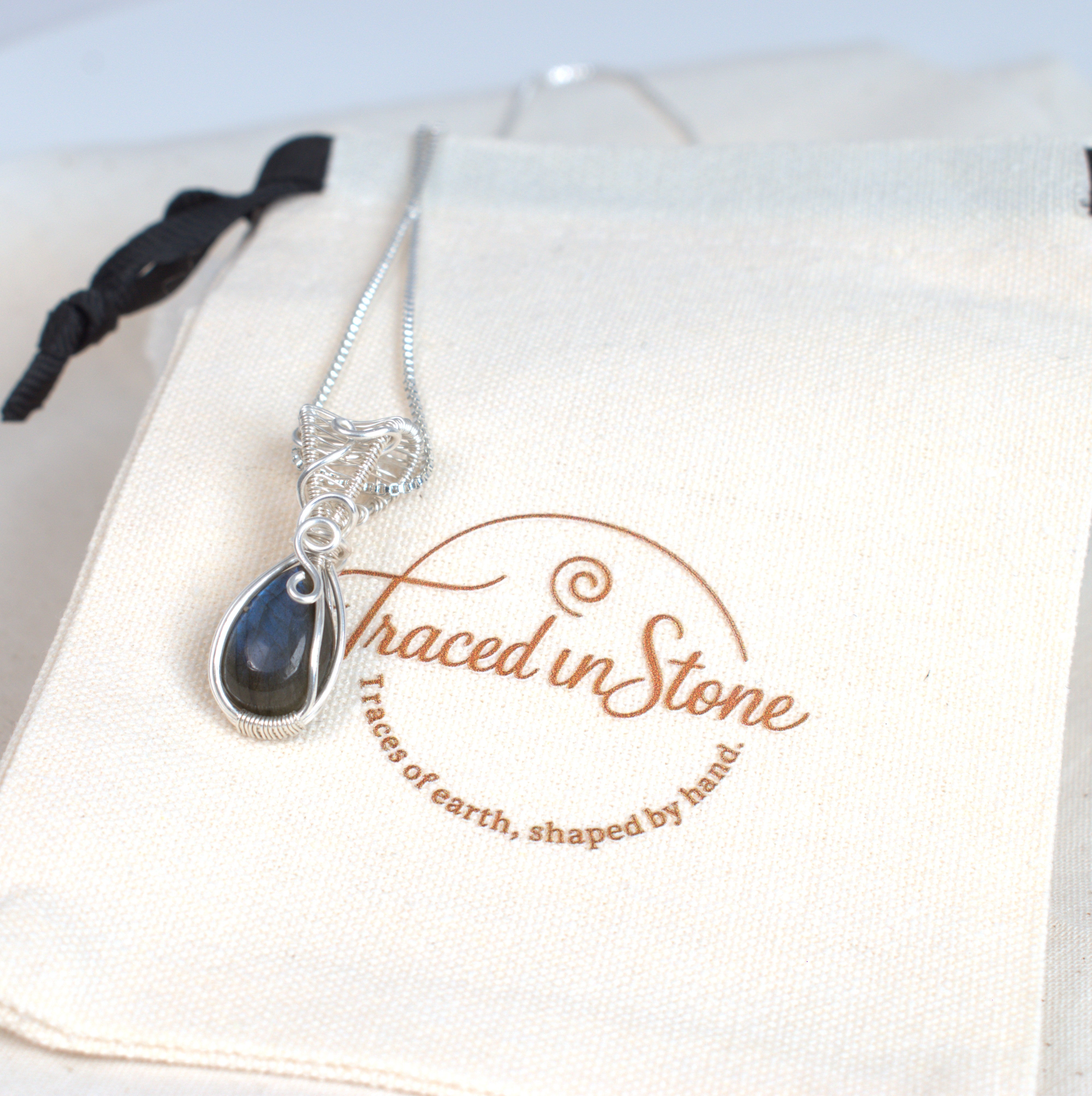 Blue Flash Labradorite Keepsake Pendant in Silver