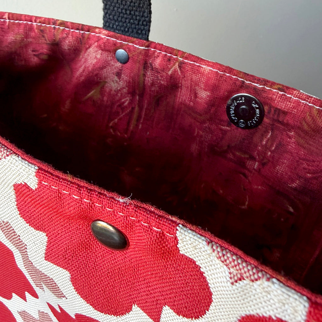 Medium tote bag with pockets