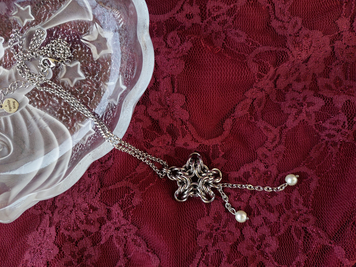 Chainmaille star pendant necklace