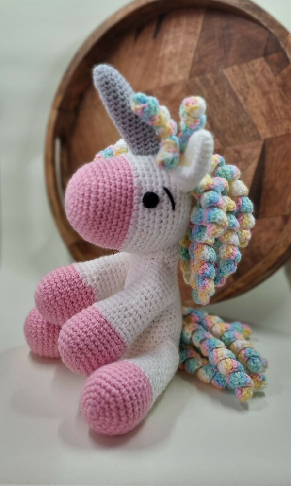 Unicorn (pink hooves) 1