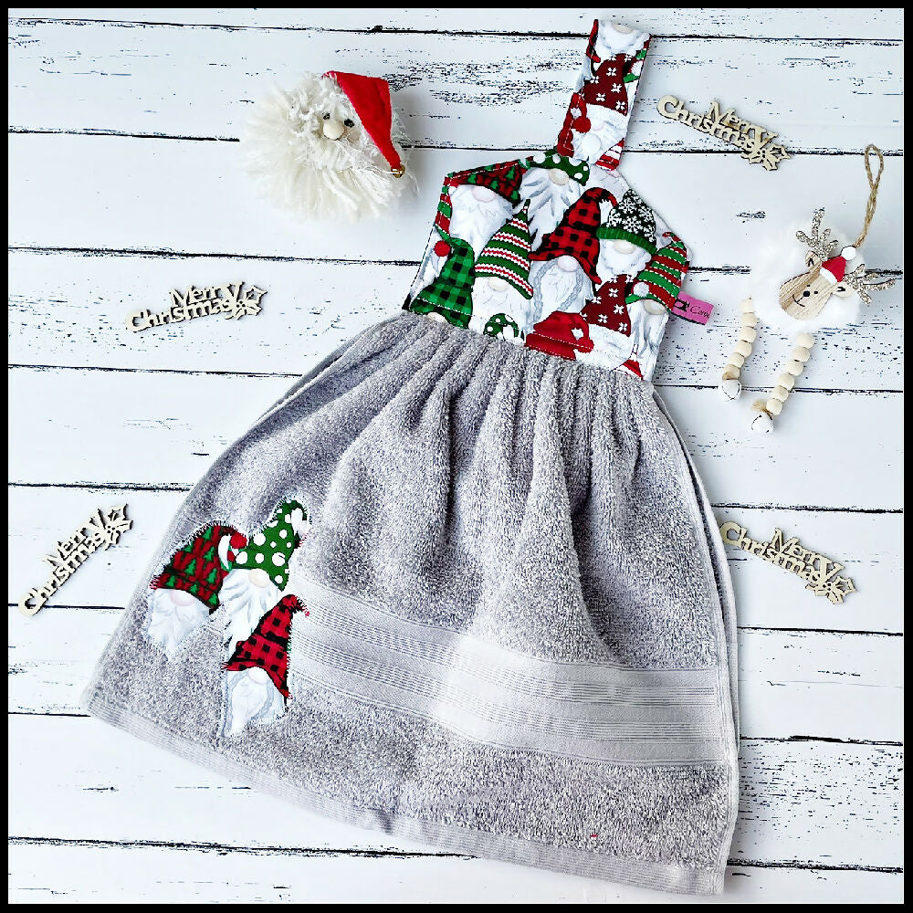 hand-towel-christmas-gnomes_1