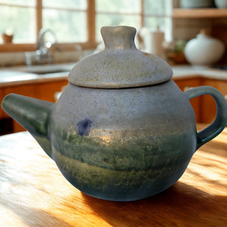 Ceramic Tea pot. 1-2 cup size. Fully glazed with lid
