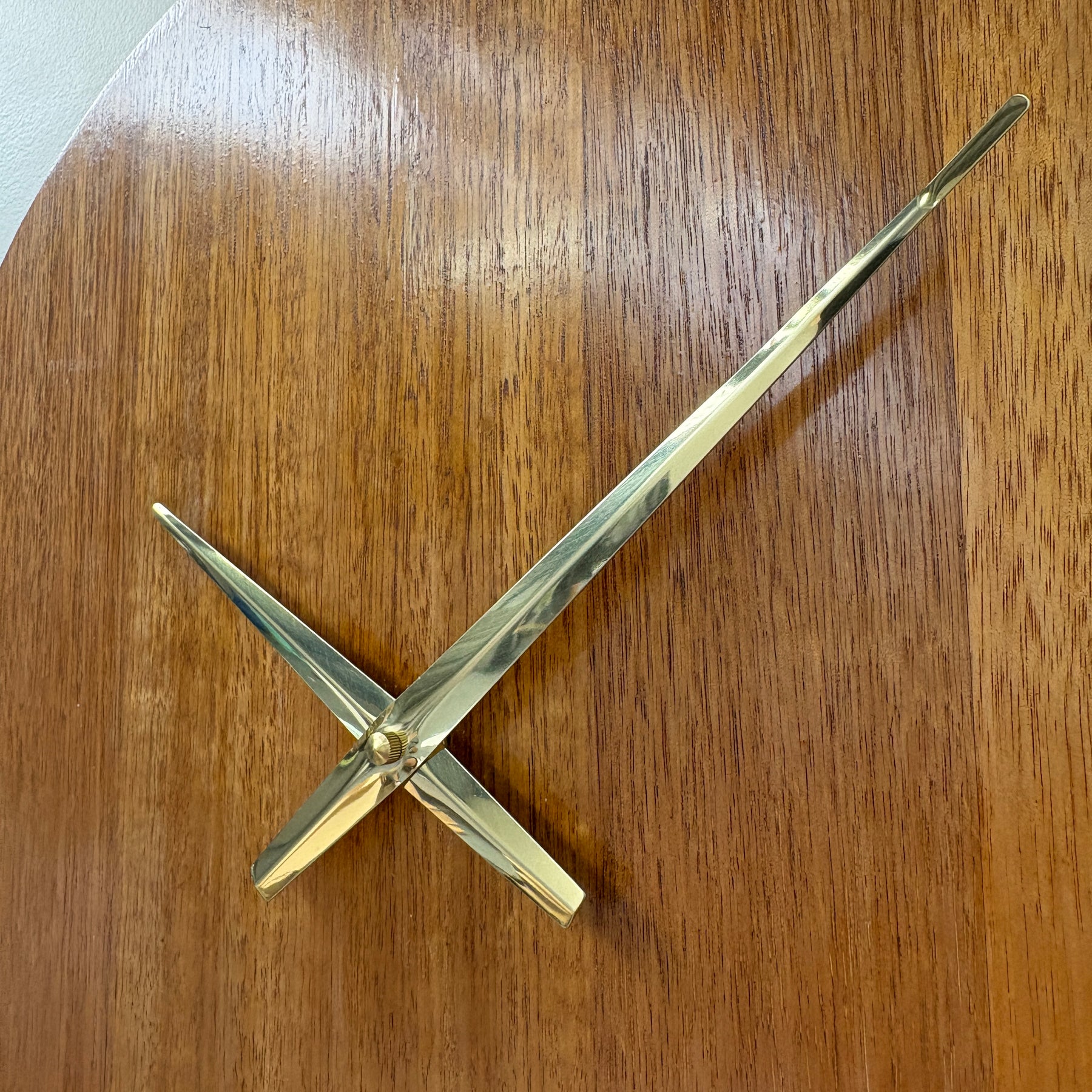 Dusk – Handmade Tasmanian Oak Wall Clock | Warm Amber Finish, No Numeral, Gold Hands, Silent Movement | 40cm