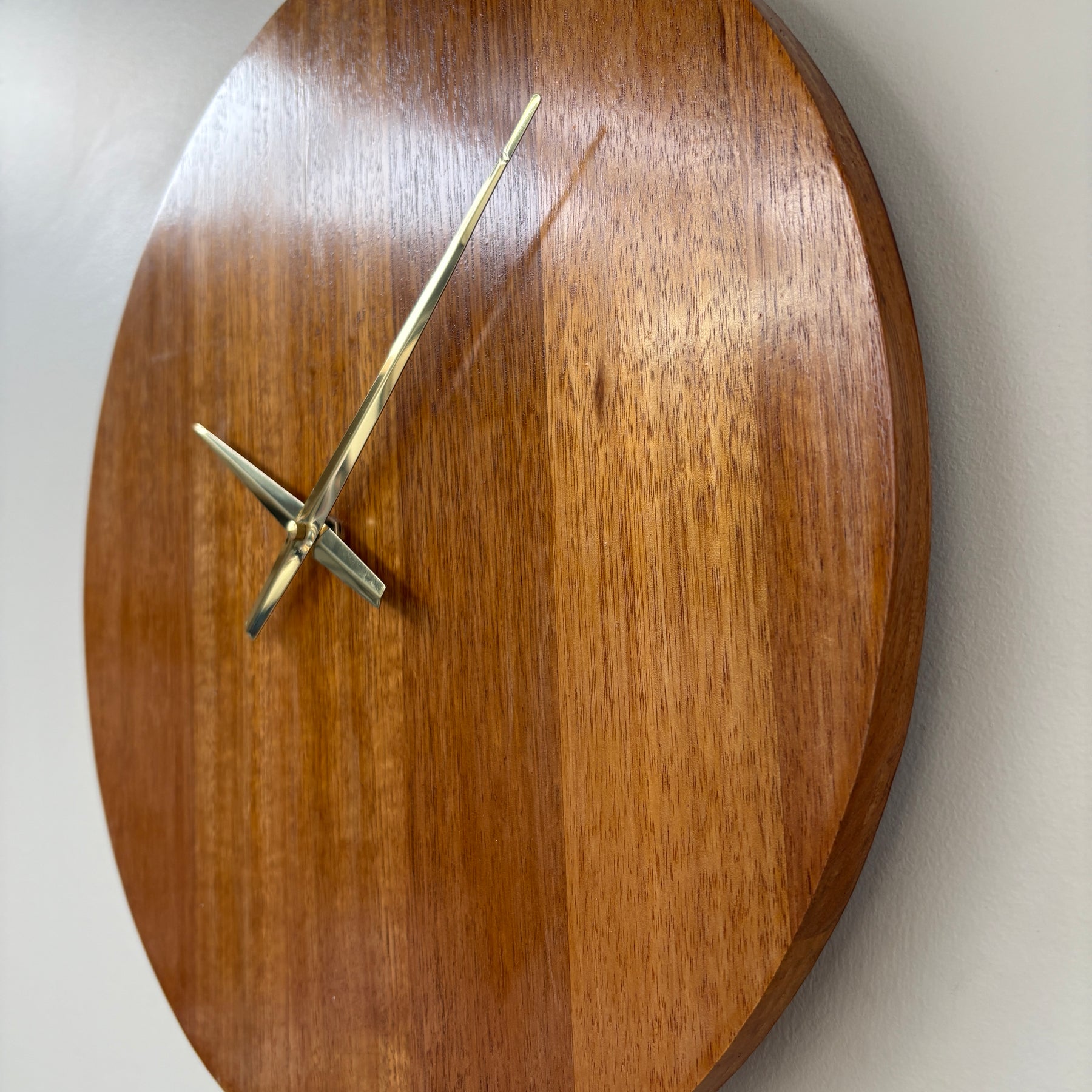 Dusk – Handmade Tasmanian Oak Wall Clock | Warm Amber Finish, No Numeral, Gold Hands, Silent Movement | 40cm