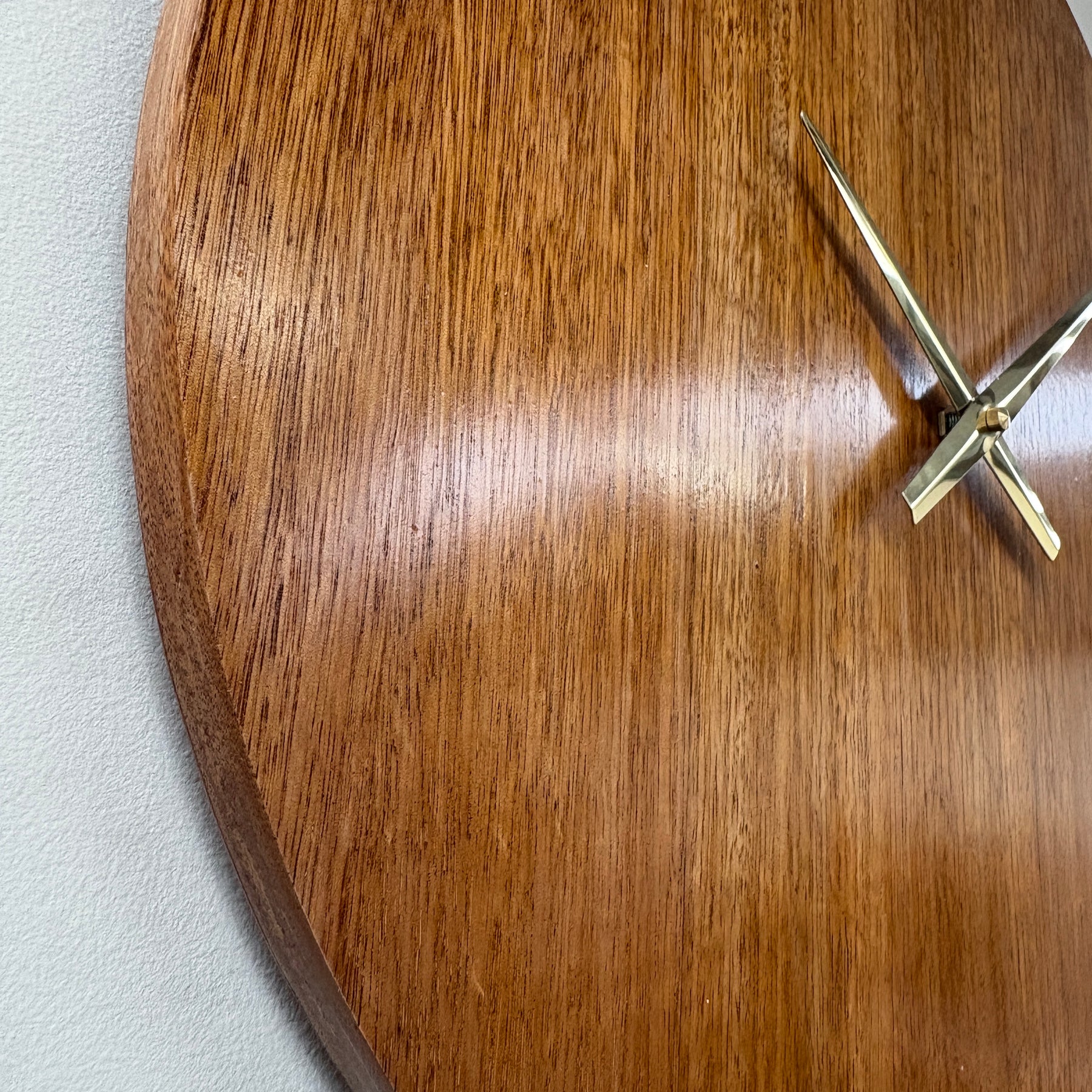 Dusk – Handmade Tasmanian Oak Wall Clock | Warm Amber Finish, No Numeral, Gold Hands, Silent Movement | 40cm