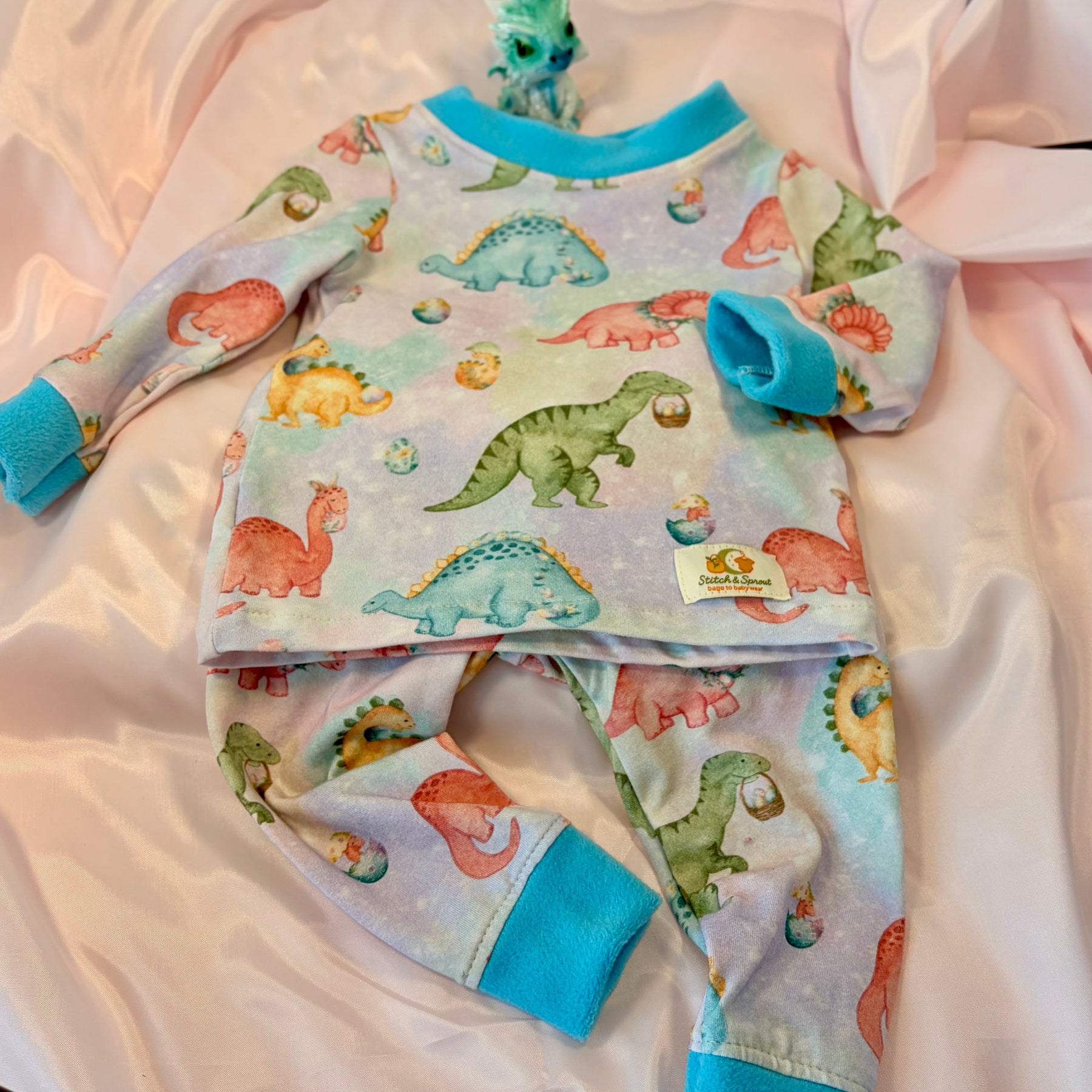 Dinos Unisex PJ’s Size 6-9 months dinosaurs pyjamas