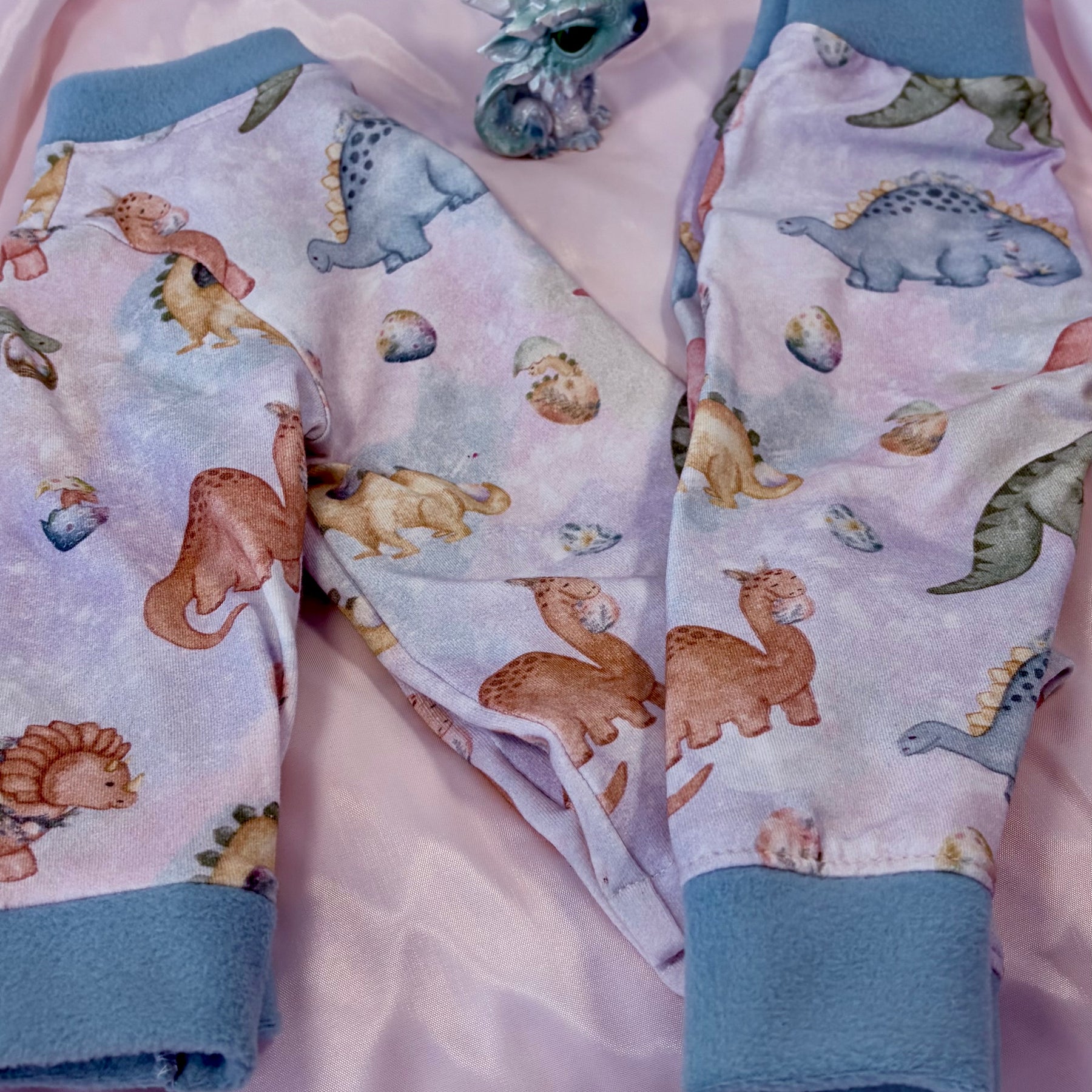 Dinos Unisex PJ’s Size 6-9 months dinosaurs pyjamas
