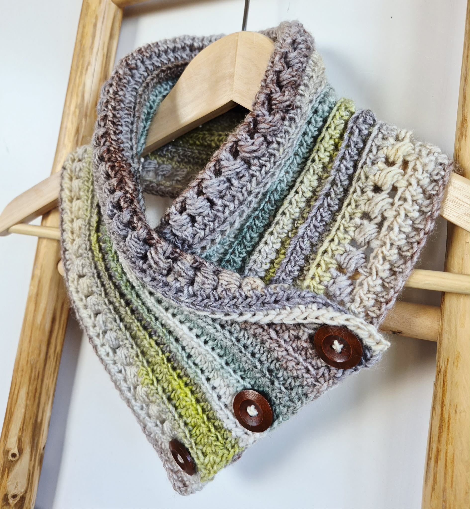 Ladies Neck warmer | Cowl | Scarf | Earth Tones | Adult | Vintage | Crochet | Buttoned