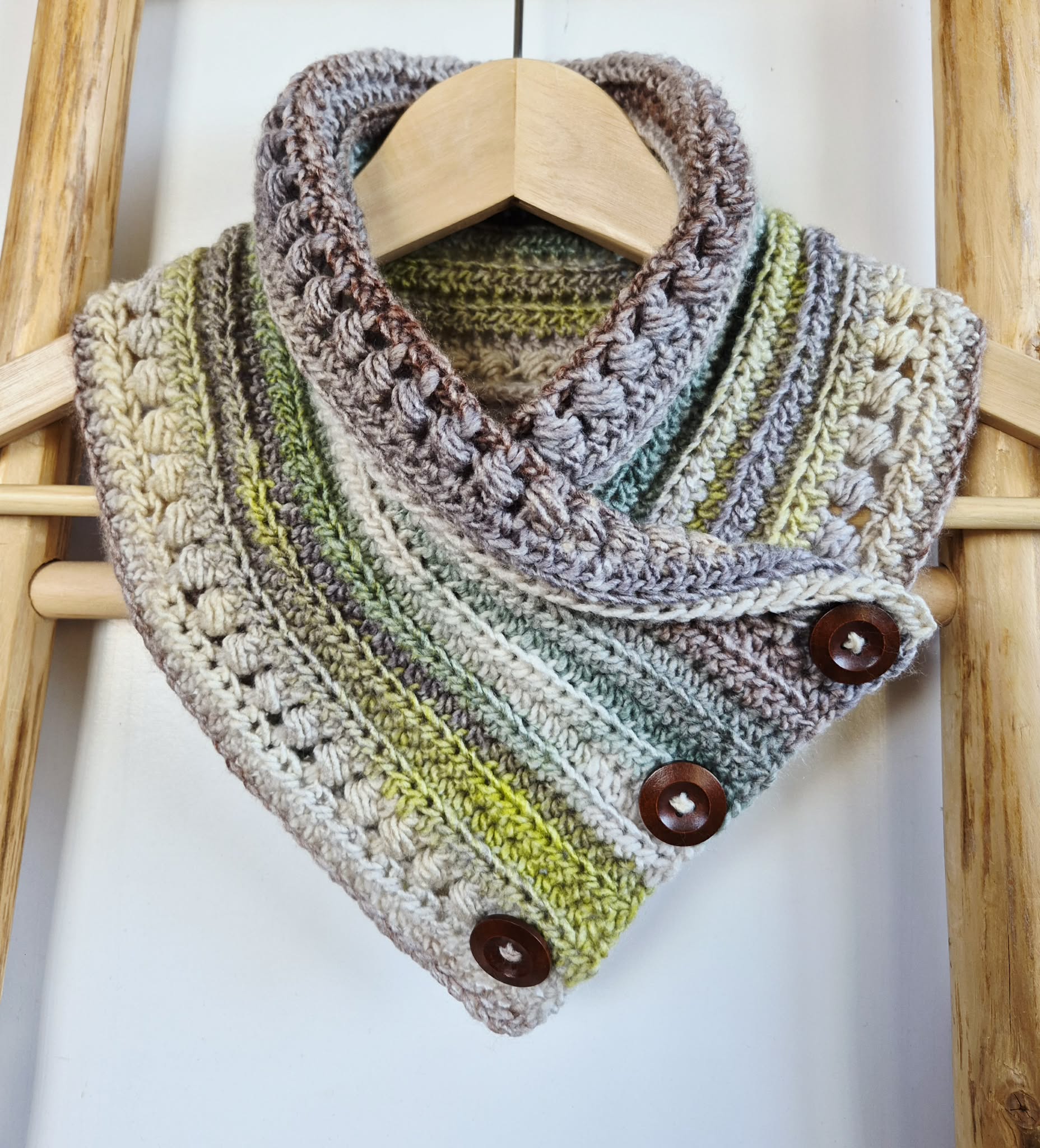 Ladies Neck warmer | Cowl | Scarf | Earth Tones | Adult | Vintage | Crochet | Buttoned