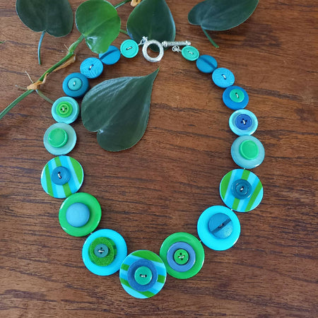 Button necklace - Blue Grass