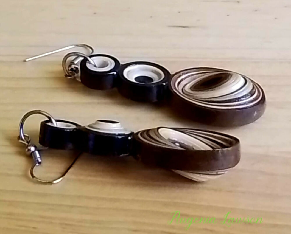 Earrings quilled in Ombre Brown Circles