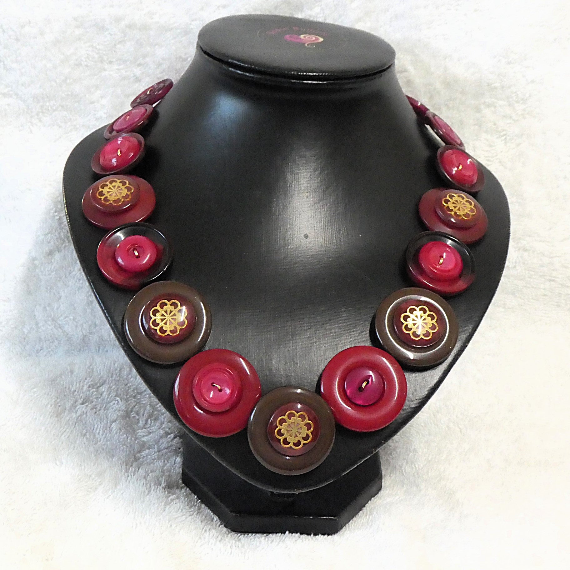Button necklace - Cherry Ripe