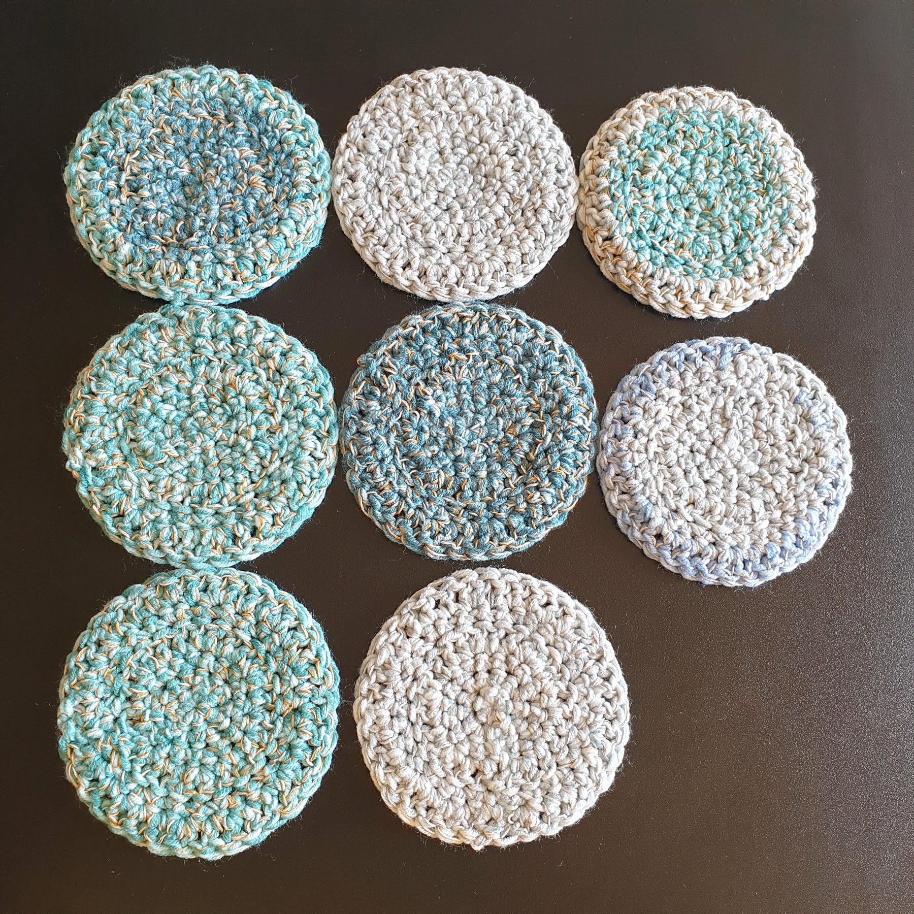 Hand crocheting Simple Round Coaster : Blue Green W Gold Silver