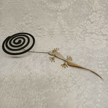 Gecko mosquito coil holder