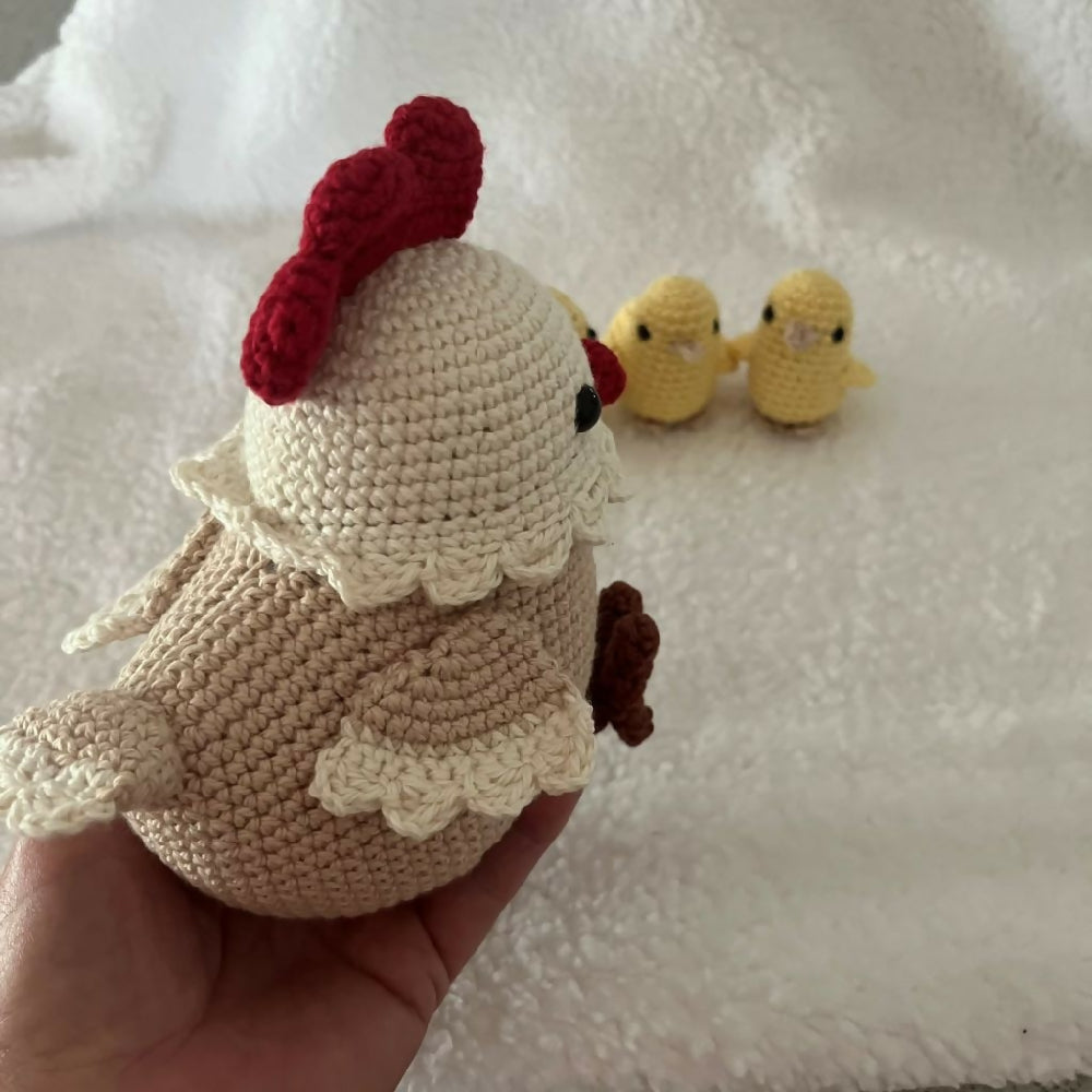 Mother hen and chicks