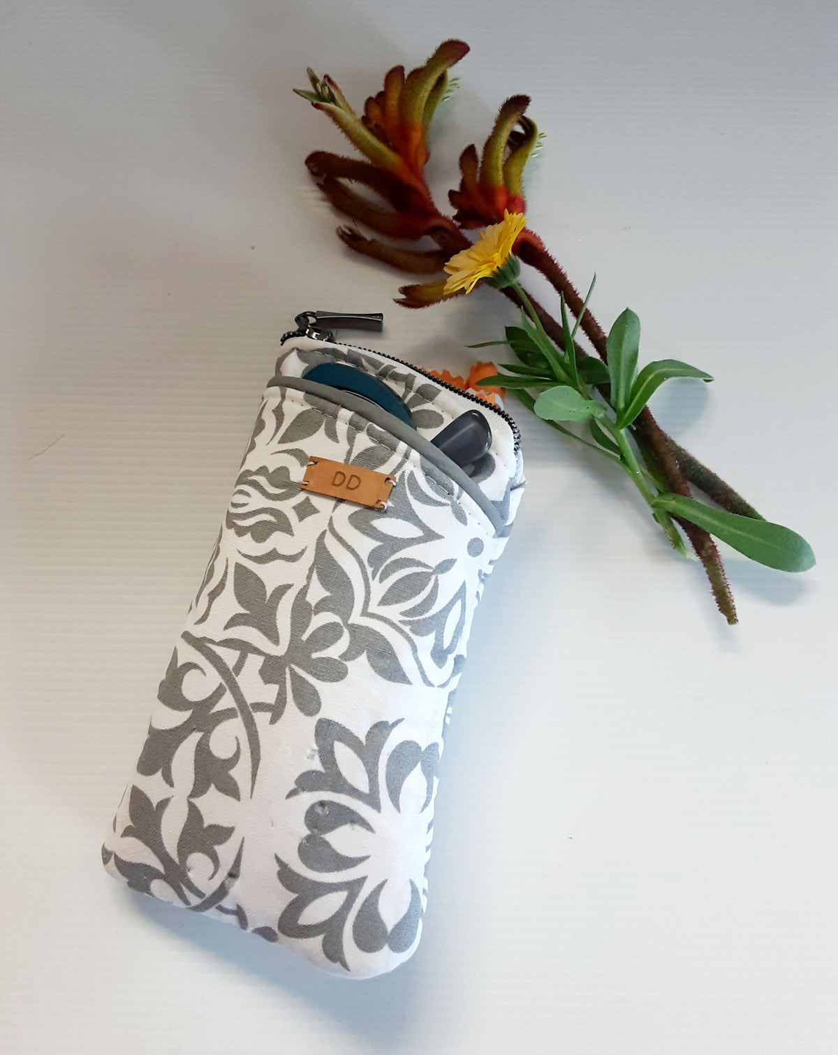 Double pocket eyeglass/sunglass case.