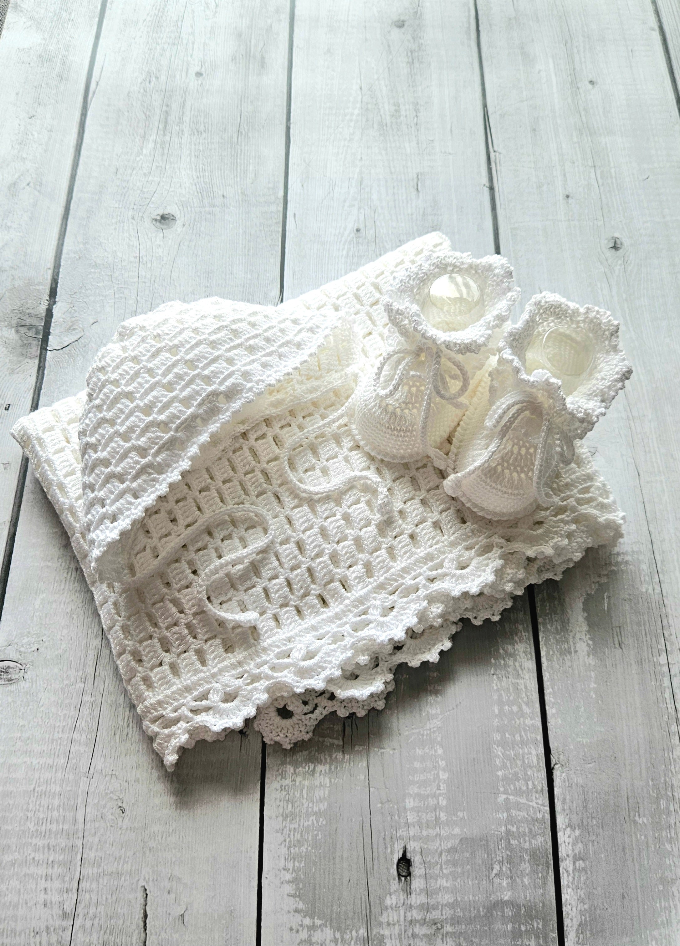 Handmade Crochet Baby Set in Bamboo Yarn – Blanket, Bonnet and Booties | Newborn Gift