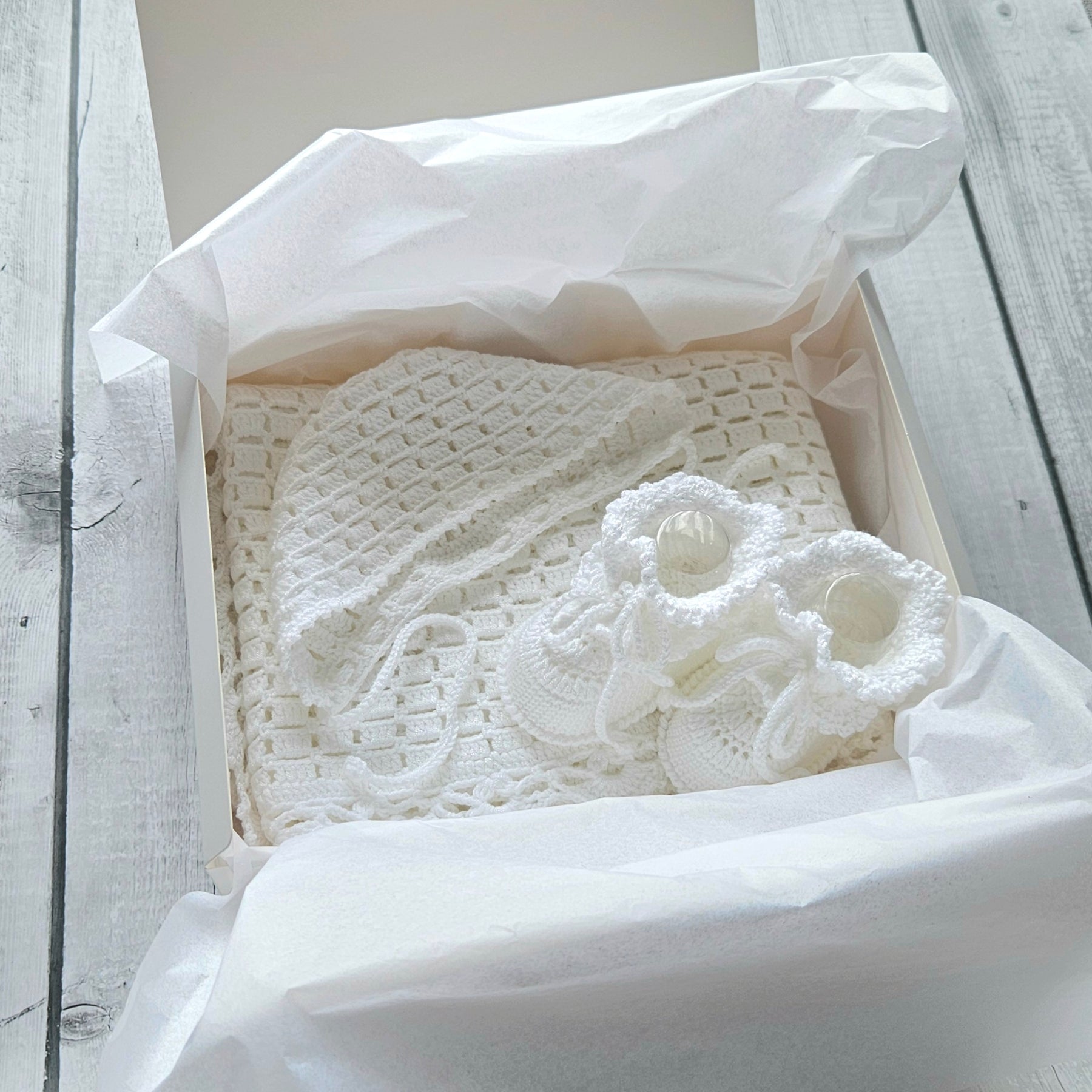 Handmade Crochet Baby Set in Bamboo Yarn – Blanket, Bonnet and Booties | Newborn Gift