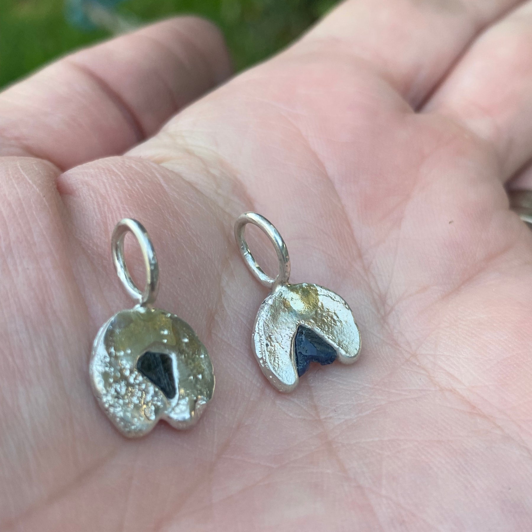 Blue Tide Rockpool Pendant – Raw Australian Sapphire and Sterling Silver