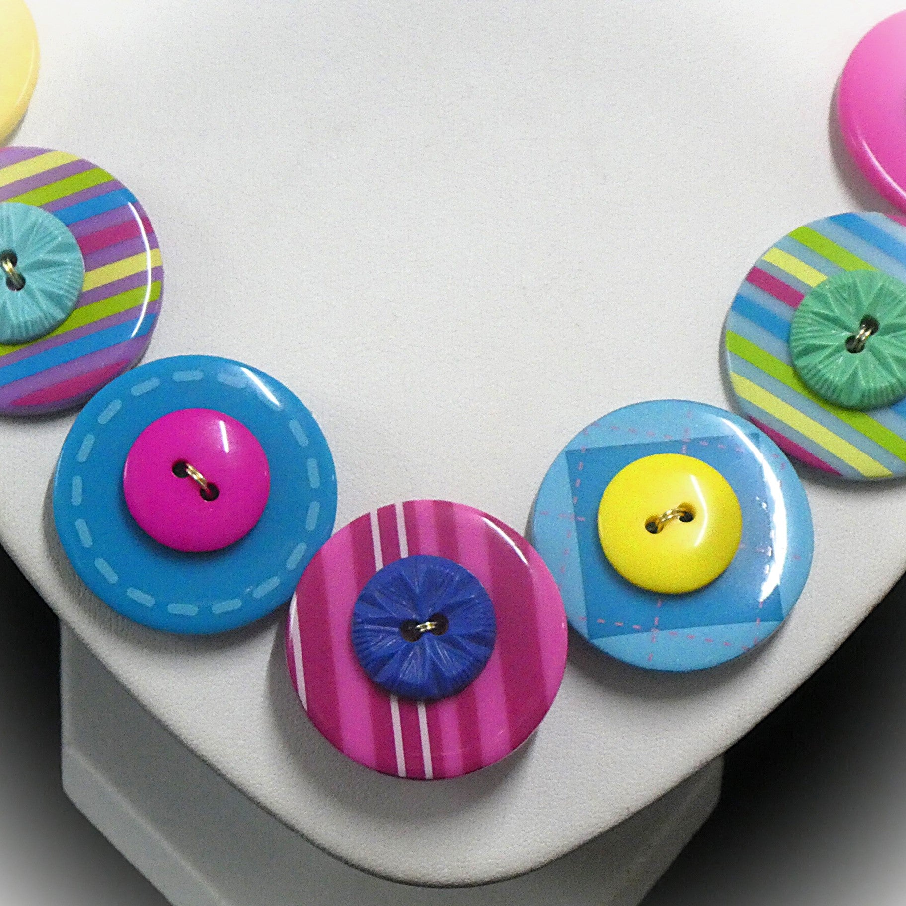 Button necklace - Carousel Colours