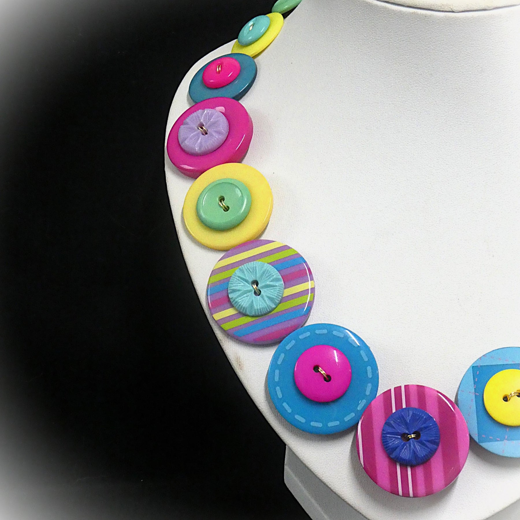 Button necklace - Carousel Colours