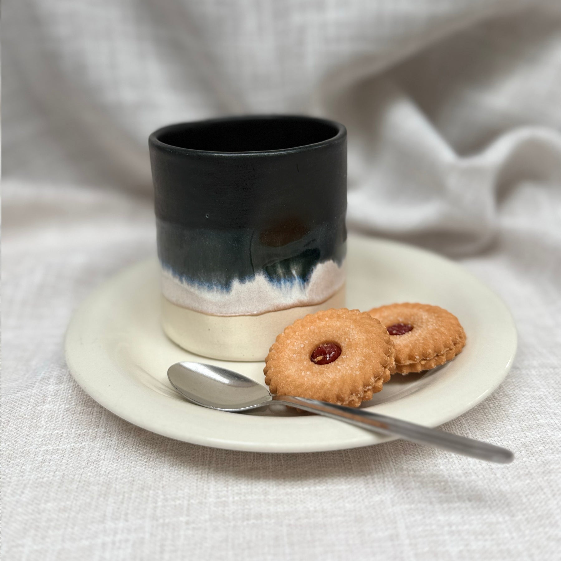 Thumbler ceramic mugs 350ml