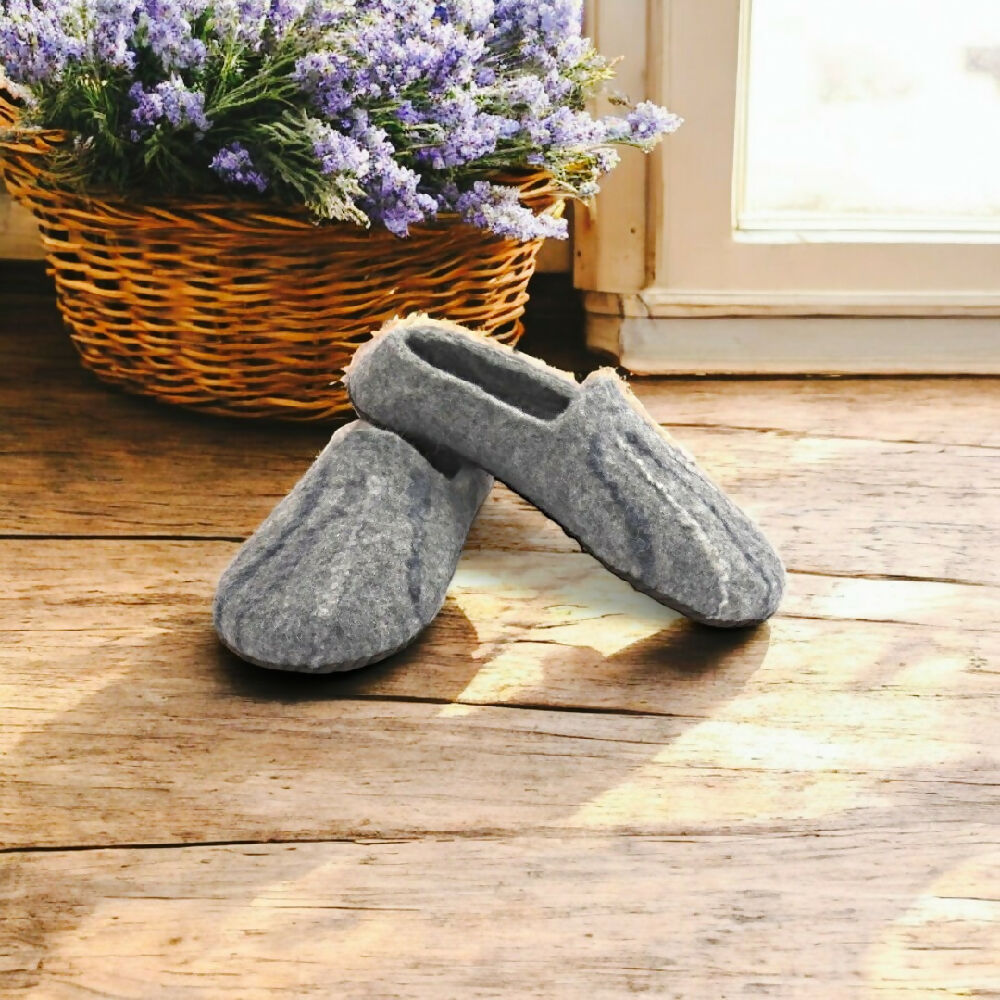 Grey felt slippers for men - alpaca