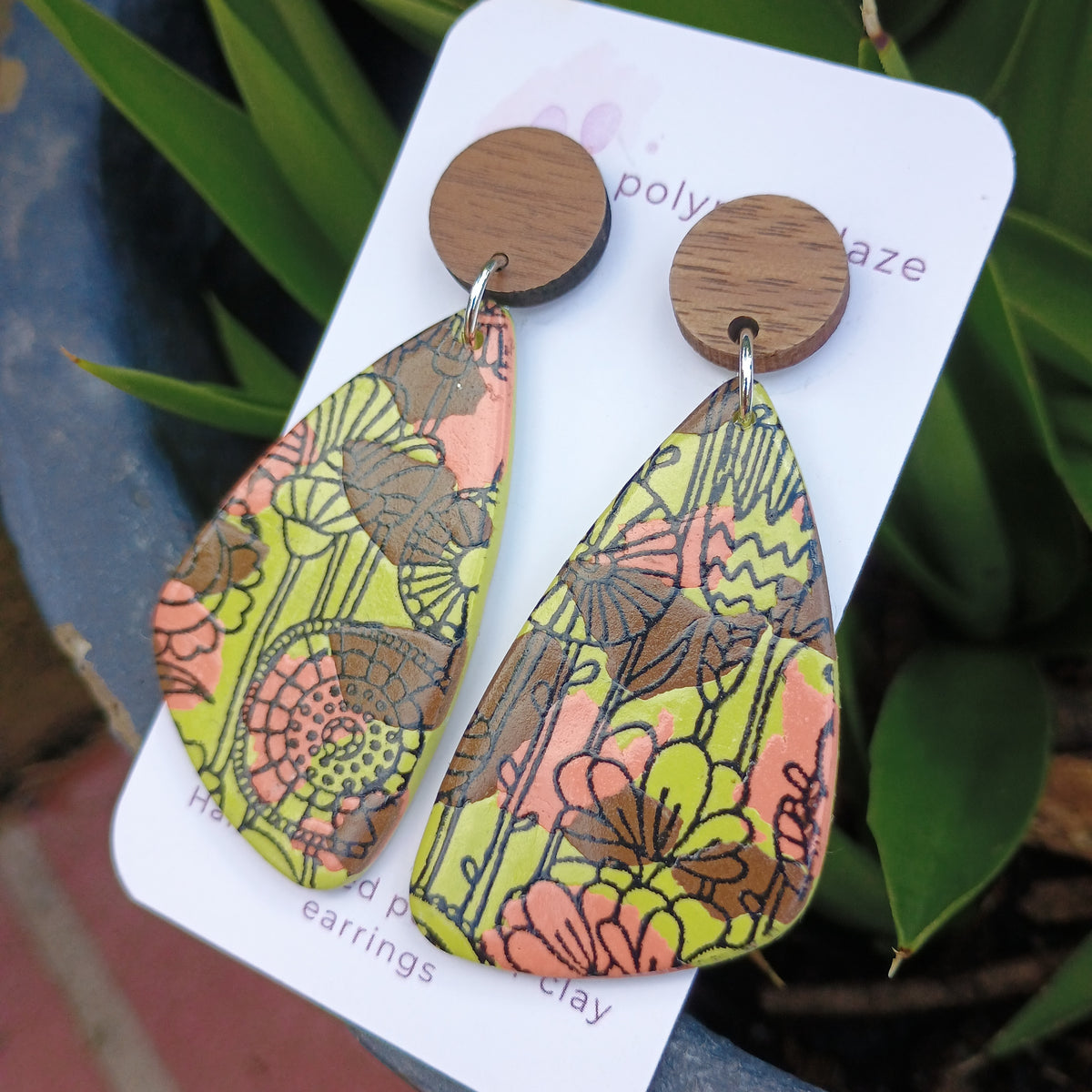 Painted floral with natural wood stud top
