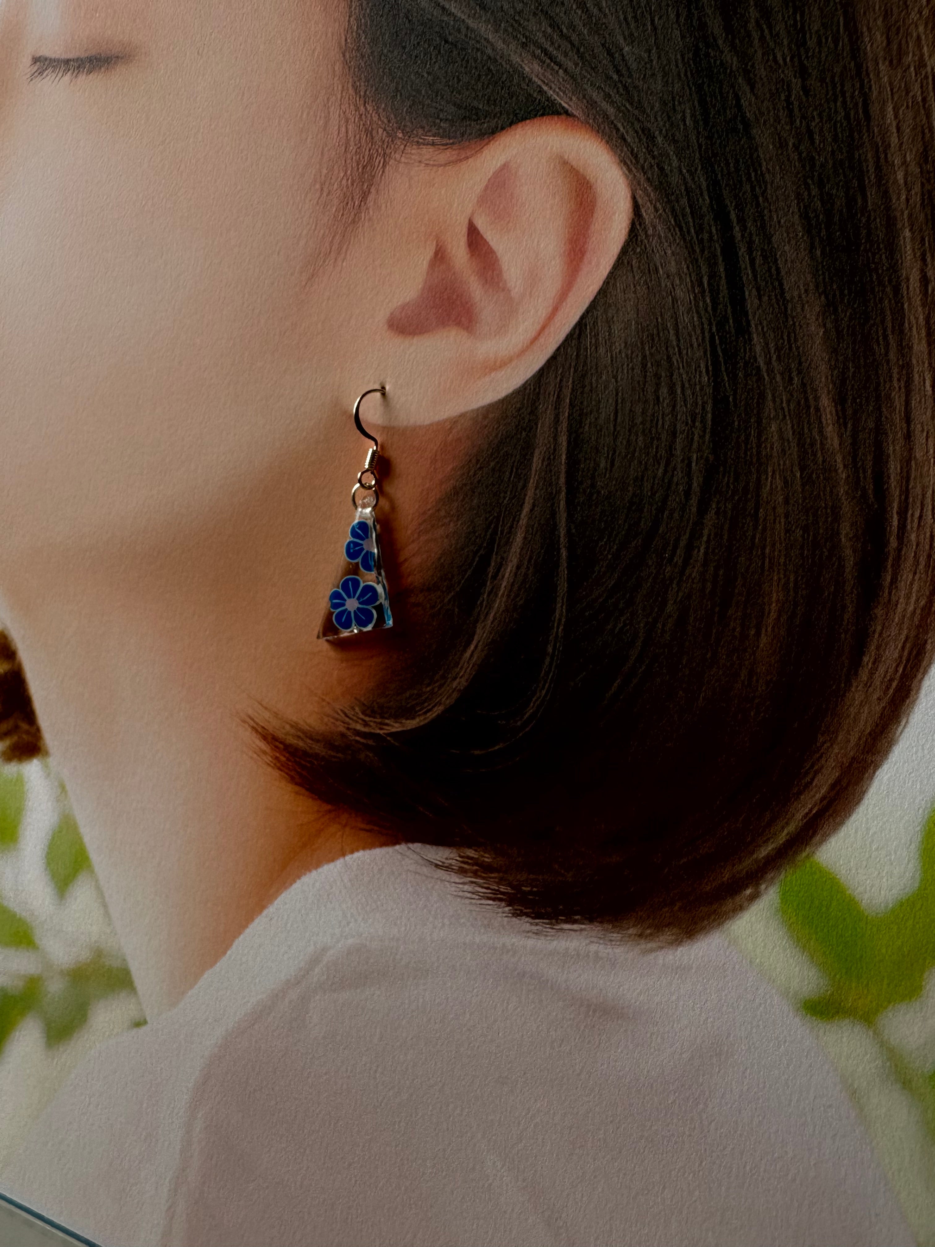 Blue flowers resin earrings