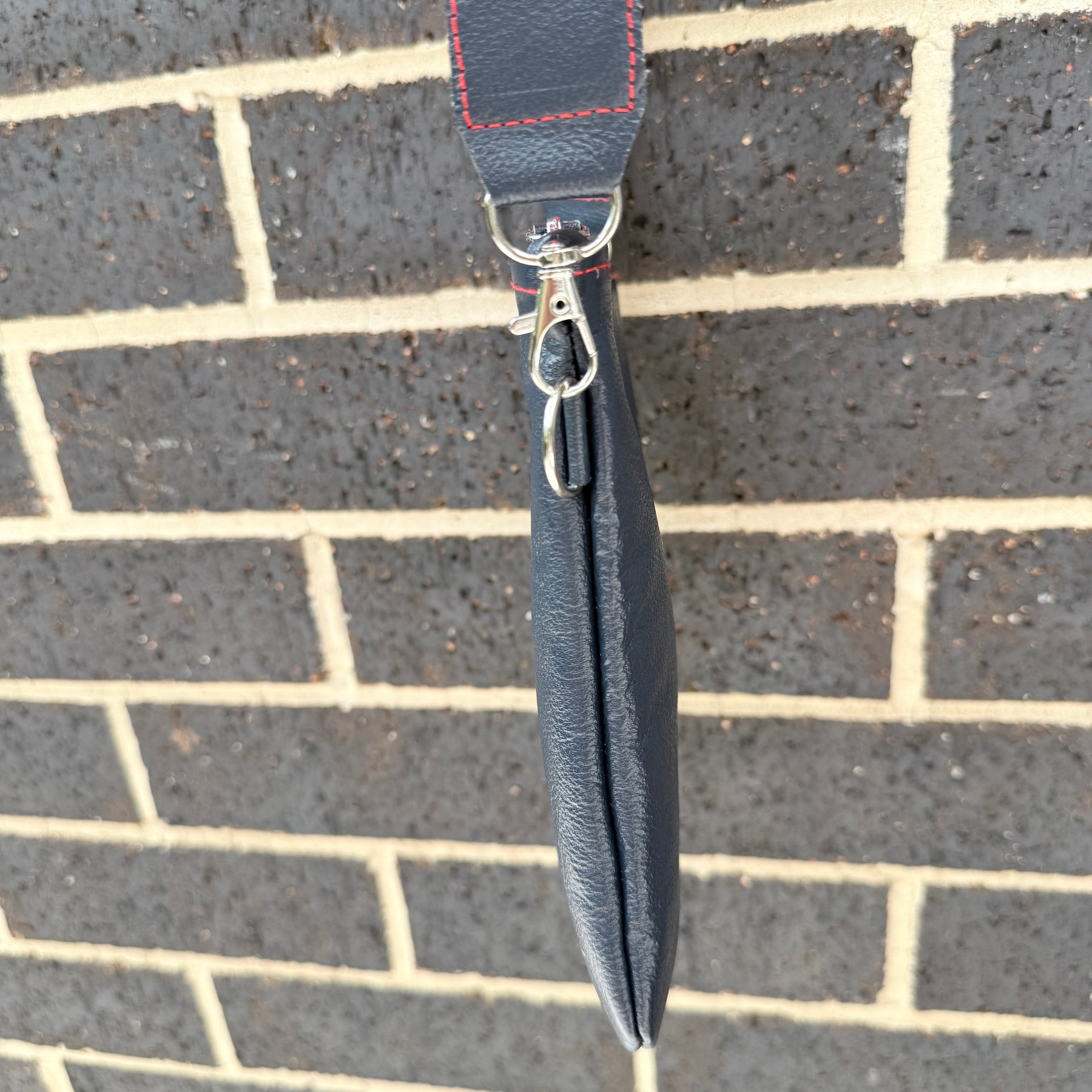 Minimalist wanderer leather phone bag