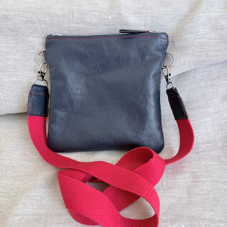 Minimalist wanderer leather phone bag