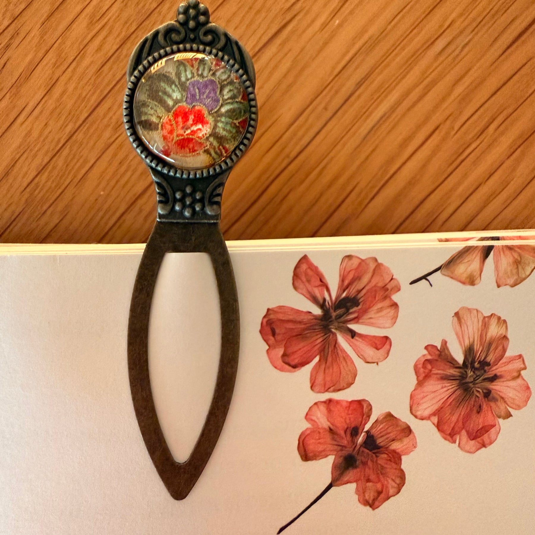 Antique Bronze Plated Flower WASHI Cabochon Bookmark