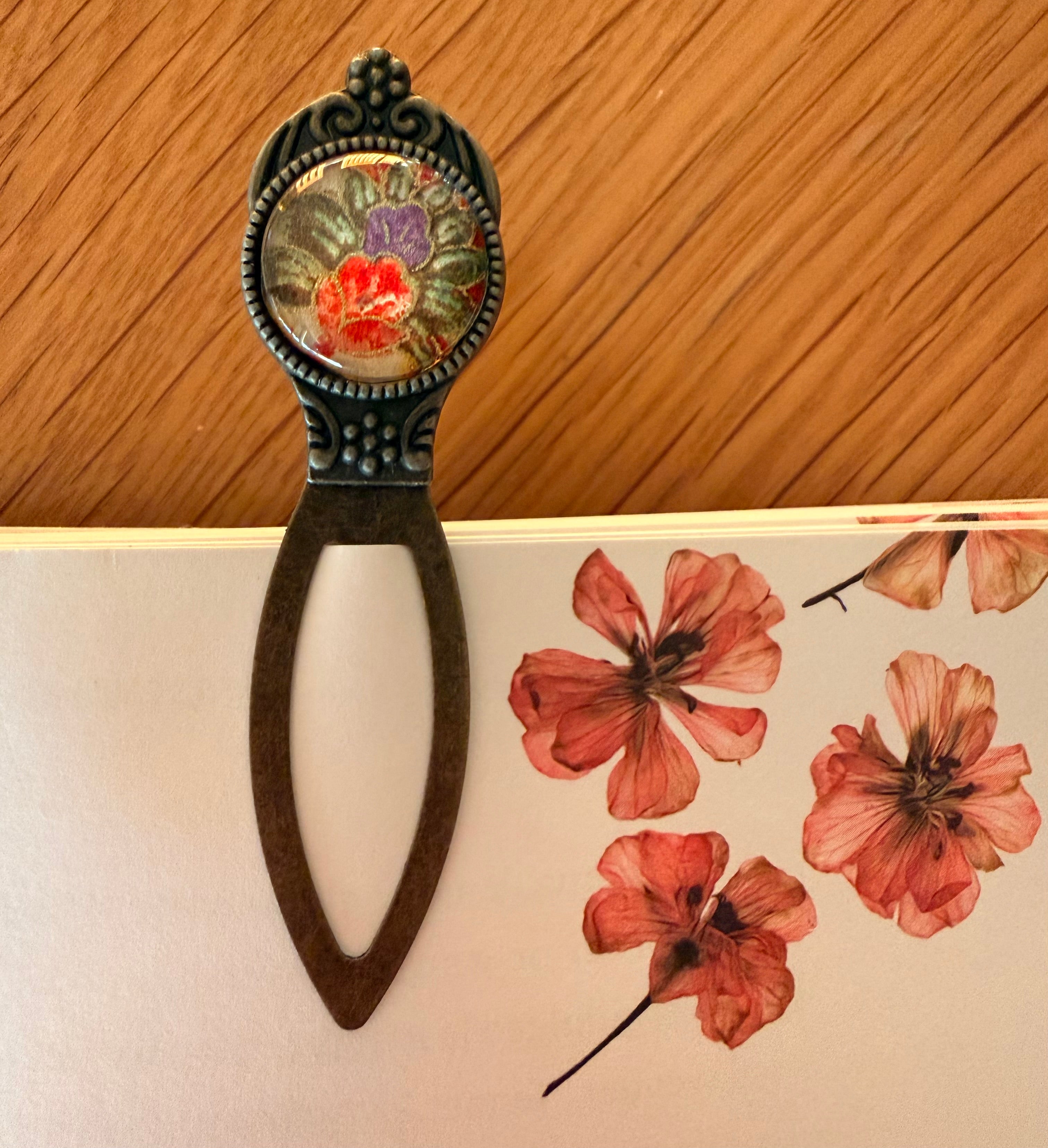 Antique Bronze Plated Flower WASHI Cabochon Bookmark