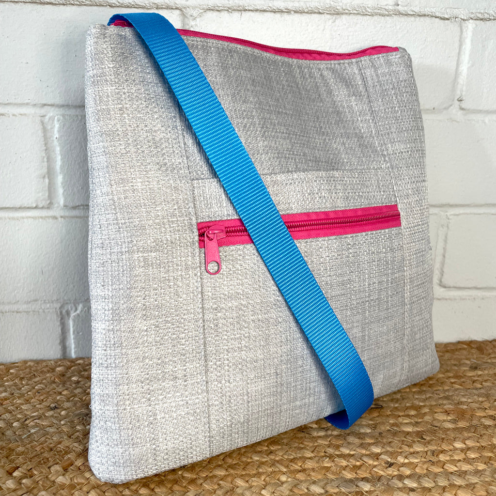 Mid-sized crossbody bag with lots of internal pockets