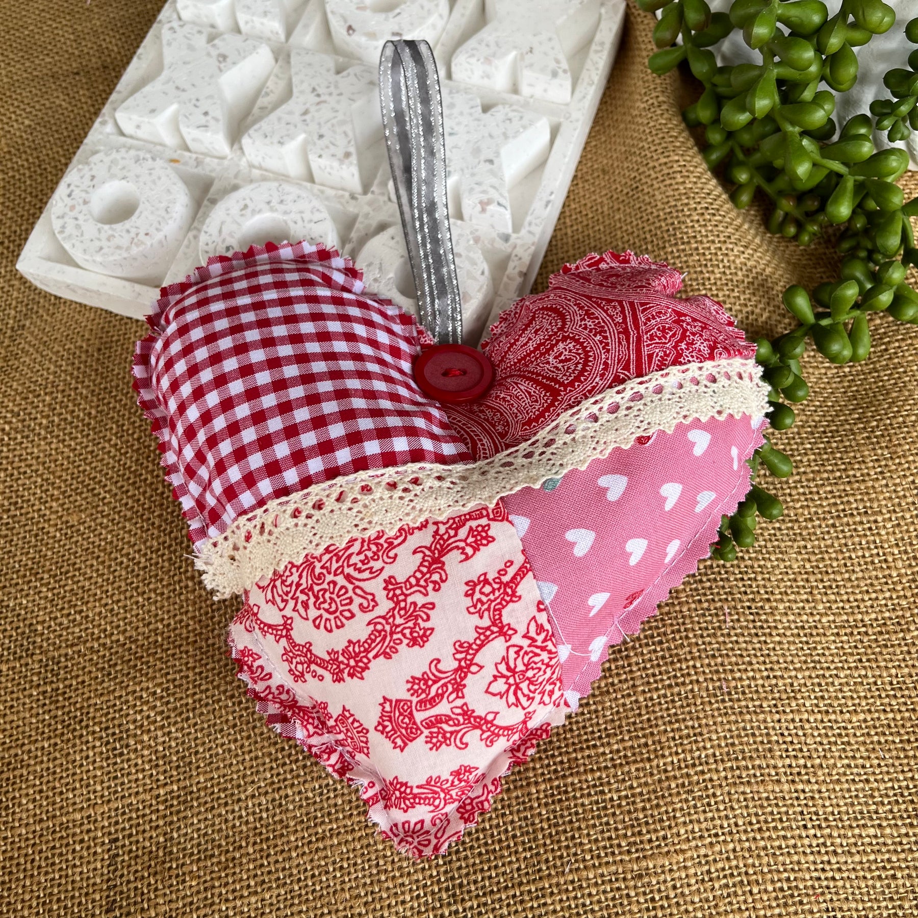 Handmade hearts | shades of red | vintage look