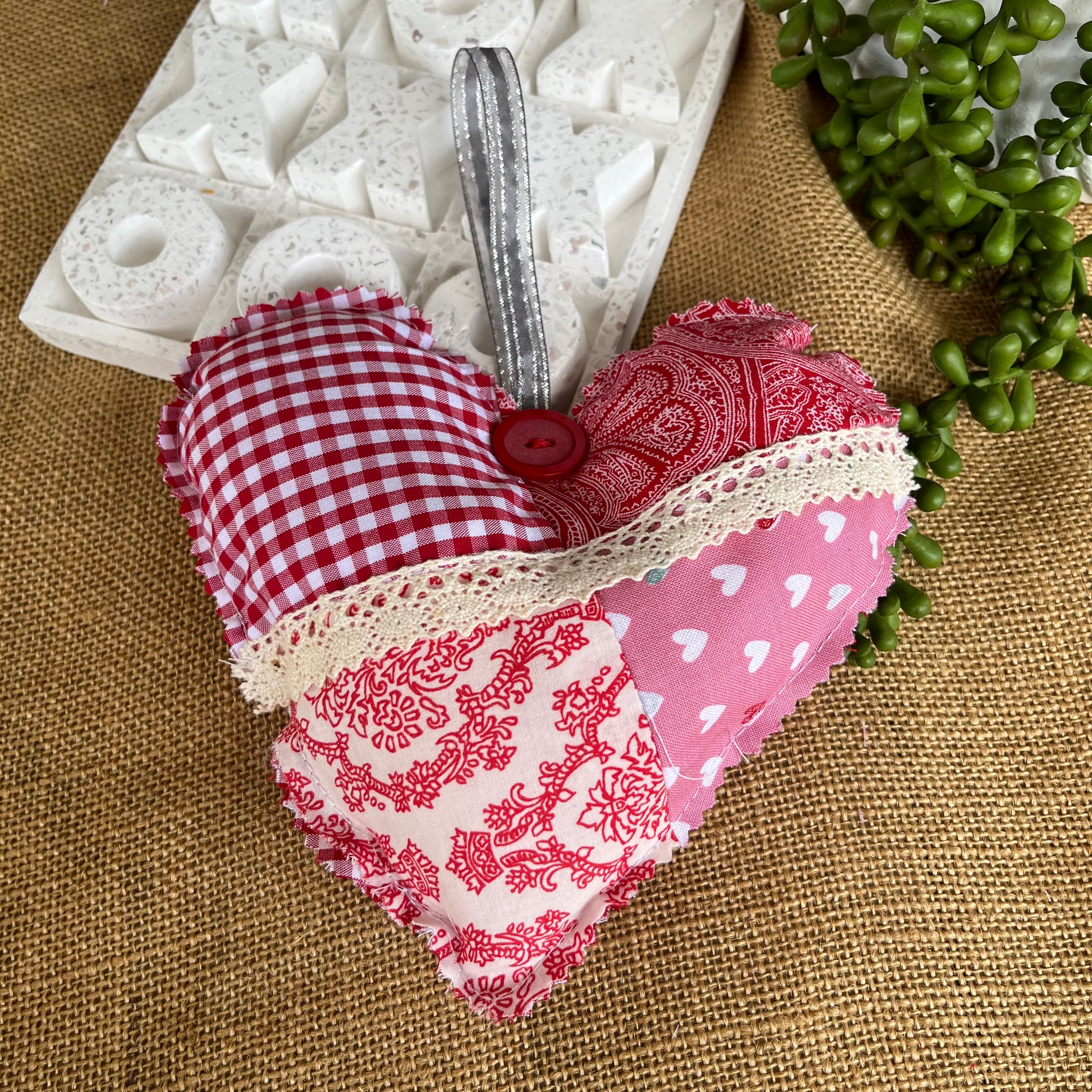 Handmade hearts | shades of red | vintage look